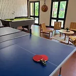 塞文山脉爱高尔酒庄假日公园 梅吕埃