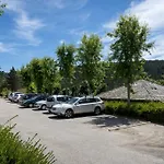 塞文山脉爱高尔酒庄假日公园 梅吕埃