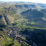 塞文山脉爱高尔酒庄假日公园 3*